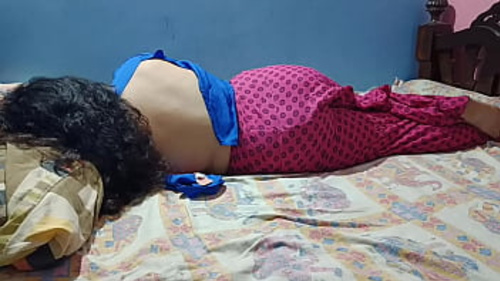 कोलकाता की एक बड़ी छाती वाली हाउसवाइफ को जोरदार तरीके से चोदा जाता है और वह कुशल मौखिक आनंद देती है।