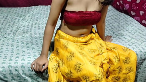 नेहा शर्मा, एक भारतीय लड़की, अपने देसी चाचाओं से एक जंगली और संतोषजनक मुठभेड़ प्राप्त करती है।