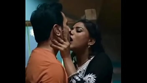 एक भारतीय महिला अपने पार्टनर को संतोषजनक ओरल सेक्स और मैनुअल स्टिमुलेशन देती है