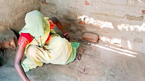एक संकीर्ण भारतीय महिला का तंग गुदा एक बड़े लंड द्वारा पूरी तरह से खोला जाता है।