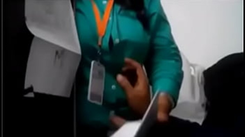 भारतीय ऑफिस गर्ल यौन गतिविधि में संलग्न होती है।
