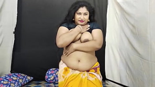 रूबी, एक वॉलुप्टुअस भारतीय महिला, मौखिक, योनि और गुदा प्रवेश सहित तीव्र यौन गतिविधियों में संलग्न होती है।