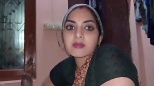 आकर्षक शादीशुदा पड़ोसी मोनू के साथ गर्म अंतरंग मुठभेड़, जो उत्सुकता से एक कठोर लंड प्राप्त करती है।