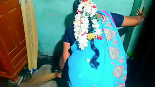 वेट्री और भारतीय घर की सफाई करने वाली महिला के बीच गर्म मुठभेड़
