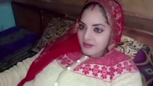 मोनू और सौतेला भाई एक जुनूनी भारतीय यौन मुठभेड़ में लिप्त होते हैं