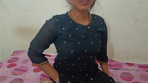 अल्पाना बंगालीxxx को उसकी होजरी में मॉडलिंग करते हुए वीर्य से भर दिया जाता है।