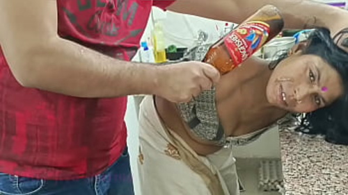अपने देवर का अनादर करने के बाद, लड़की ने एक जोरदार भारतीय लहजे में बदला लिया