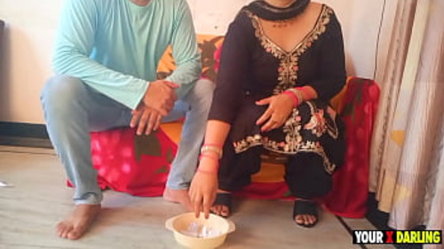 सौतेली माँ सौतेले बेटे के साथ सच्चाई या हिम्मत का खेल खेलती है, जिससे एक अप्रत्याशित चुनौती होती है।