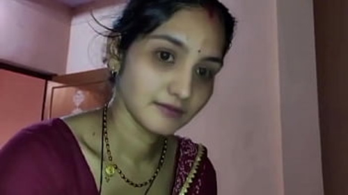 एक भारतीय महिला अपनी पीठ पर आनंद का अनुभव करती है, जबकि उसका पति उसके साथ यौन संबंध बनाता है