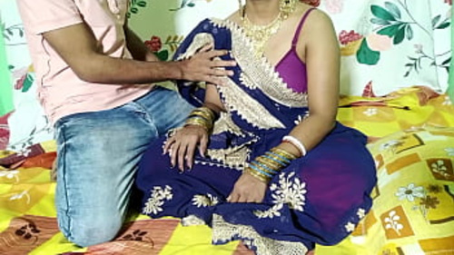 नवविवाहित का पड़ोसी उसे ब्लोजॉब और संभोग के साथ बहकाता है