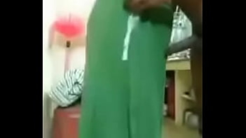 तमिलनाडु की आंटियां ओरल देती हैं और यौन संबंध बनाती हैं।
