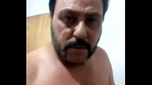 मेरे पति मुझसे मिलने आते हैं और हम एनल सेक्स करते हैं।