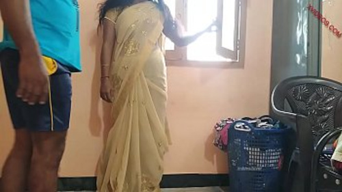 सिक्योरिटी गार्ड से प्यार हो गया और हमने सेक्स किया।