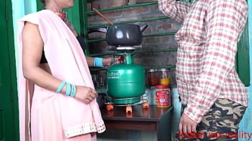 भारतीय लड़के के चोदने के बाद, उसकी पत्नी हिंदी XXX में भाग गई