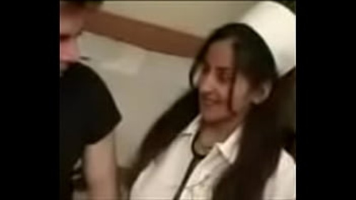 बड़ी छाती वाली भारतीय महिलाएं कामुक वीडियो में