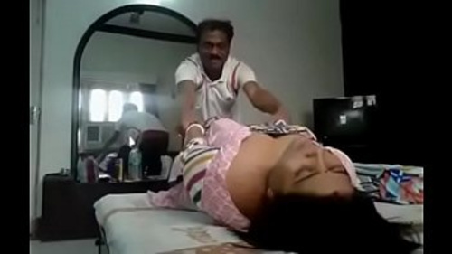 बड़े स्तनों वाली भारतीय महिलाएं